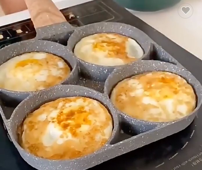 SARTÉN PARA HUEVOS DE CUATRO TAZAS